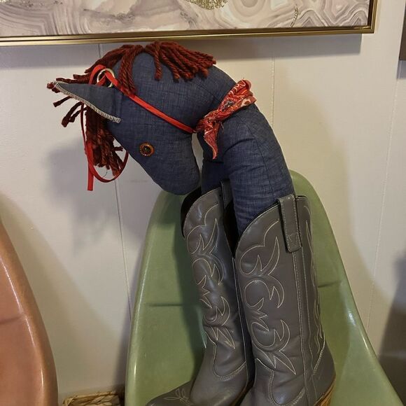 Boot keeper, it’s a horse! Keep those boots nice and crisp! - Picture 1 of 4